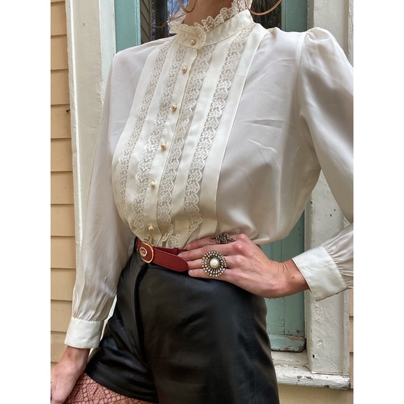 Vintage Tops - Vintage ruffle collar blouse